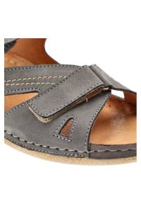 Szare Sandały Pollonus Wygodne Skórzane Buty Damskie. Okazja: na co dzień. Zapięcie: rzepy. Kolor: szary. Materiał: skóra. Sezon: lato. Styl: casual, elegancki #4