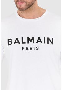 Balmain - BALMAIN Biały t-shirt męski z drukowanym czarnym logo. Kolor: biały