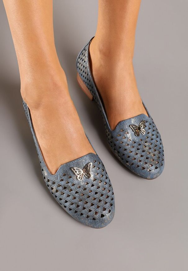 Born2be - Niebieskie Czółenka Ażurowe z Ozdobnym Motylkiem i Skórzaną Wkładką Davialira. Okazja: na co dzień. Kolor: niebieski. Materiał: skóra. Szerokość cholewki: normalna. Wzór: ażurowy. Obcas: na obcasie. Styl: casual, elegancki. Wysokość obcasa: niski