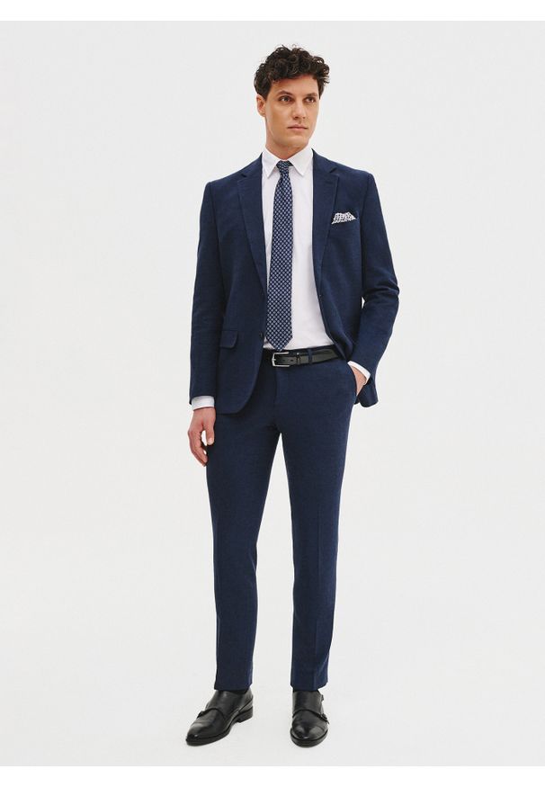 Pako Lorente - PAKO LORENTE - Granatowe spodnie ganiturowe z lnem. Kolor: niebieski. Materiał: len. Wzór: gładki. Sezon: wiosna, lato