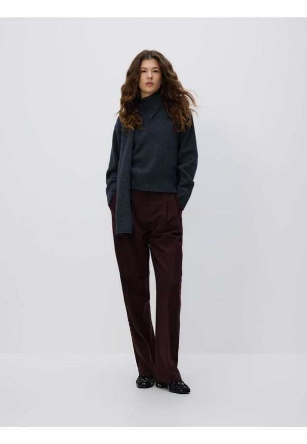 Reserved - Spodnie w kant z wełną - ciemnofioletowy. Kolor: fioletowy. Materiał: wełna