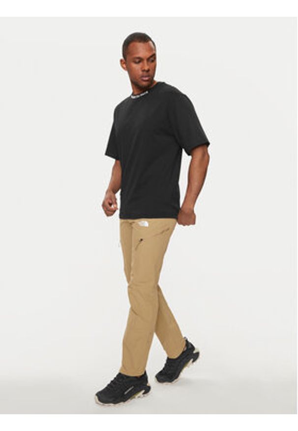 The North Face T-Shirt Zumu NF0A87DD Czarny Regular Fit. Kolor: czarny. Materiał: bawełna