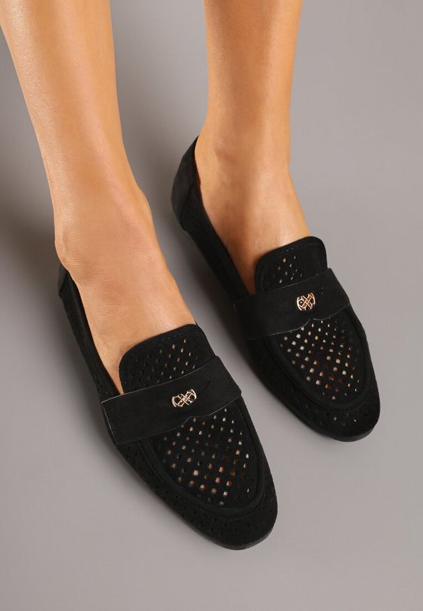 Renee - Czarne Klasyczne Mokasyny z Ażurową Cholewką Neovellea. Kolor: czarny. Szerokość cholewki: normalna. Wzór: ażurowy. Styl: klasyczny