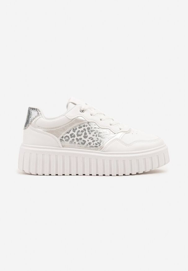 Renee - Białe Sneakersy na Platformie z Tłoczeniem Ozdobione Panterką i Perforacją Udivaya. Okazja: na co dzień. Nosek buta: okrągły. Zapięcie: sznurówki. Kolor: biały. Materiał: jeans. Wzór: aplikacja, motyw zwierzęcy. Sezon: wiosna, lato. Obcas: na platformie