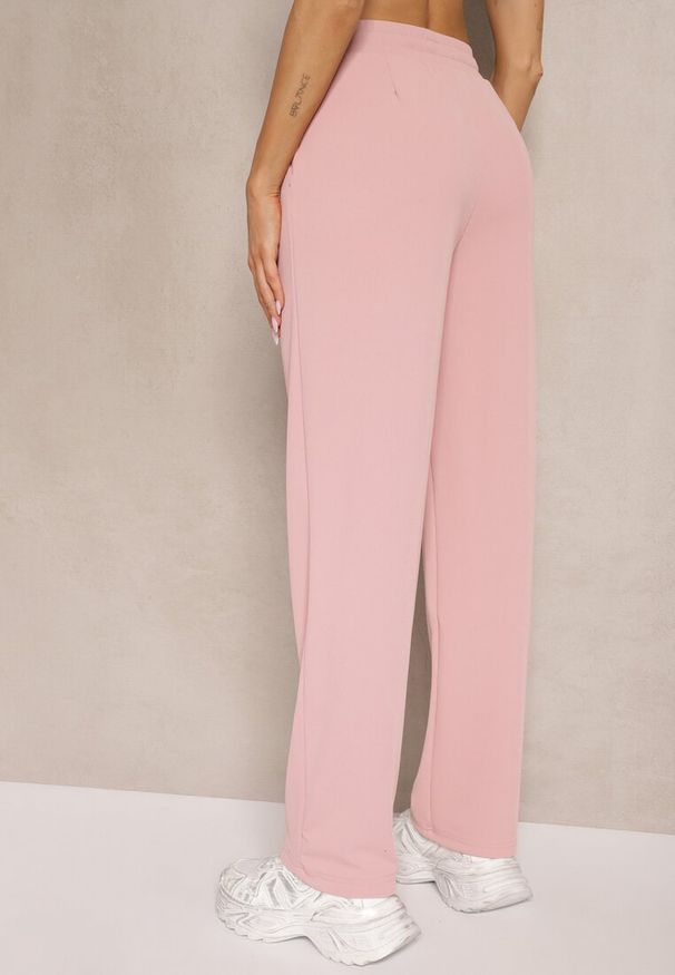 Renee - Różowe Spodnie High Waist z Prostą Nogawką i Gumką w Pasie Fadesa. Okazja: na co dzień. Stan: podwyższony. Kolor: różowy. Styl: casual