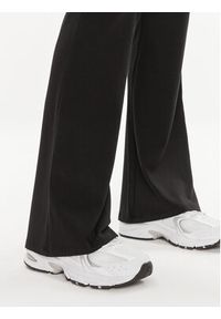 Gina Tricot Spodnie materiałowe 21671 Czarny Flare Fit. Kolor: czarny. Materiał: bawełna #7
