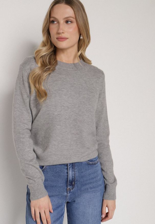 Born2be - Szary Casualowy Sweter z Wełną i Bawełną Nedalla. Okazja: na co dzień. Kolor: szary. Materiał: wełna, bawełna. Długość rękawa: długi rękaw. Długość: długie. Styl: casual