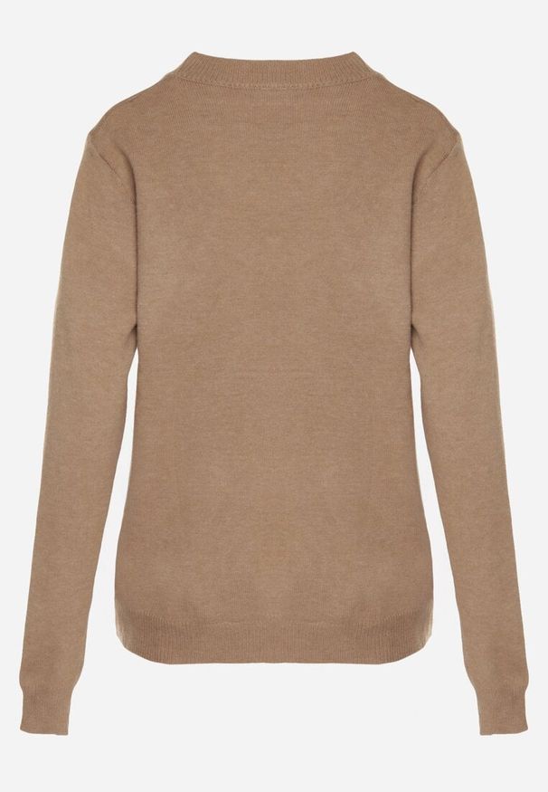 Born2be - Ciemnobeżowy Casualowy Sweter z Wełną i Bawełną Nedalla. Okazja: na co dzień. Kolor: beżowy. Materiał: wełna, bawełna. Długość rękawa: długi rękaw. Długość: długie. Styl: casual