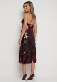 Born2be - Bordowa Asymetryczna Sukienka Bogato Zdobiona Cekinami z Wiązaniem na Plecach Lericie. Kolor: czerwony. Wzór: aplikacja. Typ sukienki: asymetryczne #5