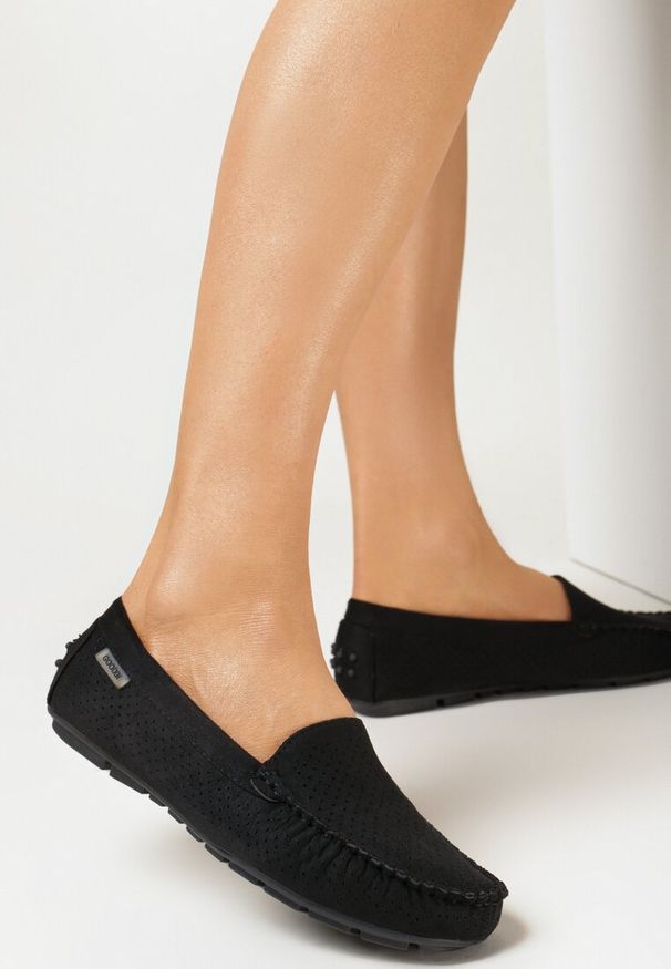 Born2be - Czarne Mokasyny Thalothee. Nosek buta: okrągły. Zapięcie: bez zapięcia. Kolor: czarny. Materiał: skóra. Wzór: aplikacja, ażurowy. Styl: boho