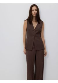 Reserved - Długa kamizelka z wiskozą - brązowy. Kolor: brązowy. Materiał: wiskoza. Długość: długie #1