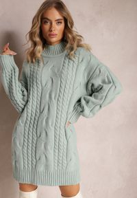 Renee - Jasnozielony Długi Sweter o Luźnym Kroju z Warkoczykowym Splotem Penerria. Kolor: zielony. Długość: długie. Wzór: ze splotem