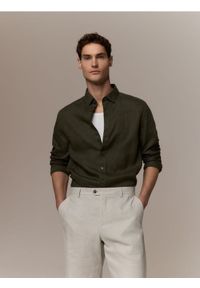 Reserved - Lniana koszula regular fit - ciemnozielony. Kolor: zielony. Materiał: len #1