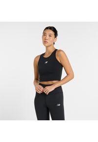 Koszulka damska New Balance WT51156BK – czarna. Kolor: czarny. Materiał: poliester, tkanina. Wzór: aplikacja. Sport: fitness