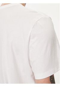 GAP - Gap T-Shirt 570044-00 Biały Regular Fit. Kolor: biały. Materiał: bawełna #4