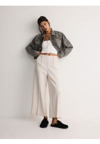 Reserved - Spodnie culotte z wiskozą - beżowy. Kolor: beżowy. Materiał: wiskoza. Wzór: gładki