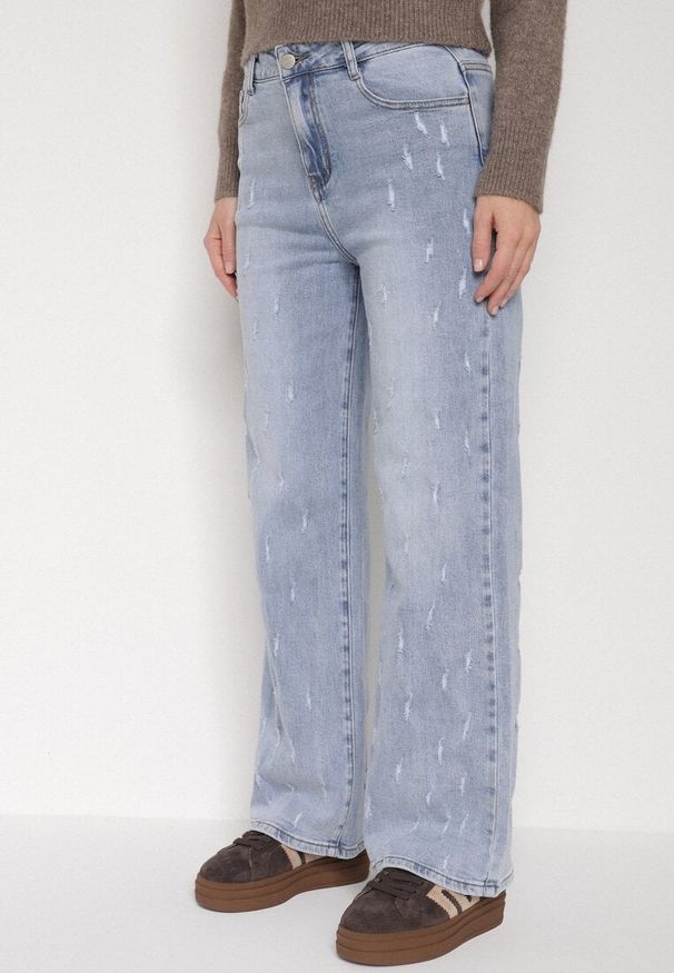 Born2be - Niebieskie Bawełniane Szerokie Jeansy z Wysokim Stanem i Przetarciami Lilinryss. Okazja: na co dzień. Stan: podwyższony. Kolor: niebieski. Styl: casual