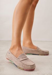 Born2be - Ciemnobeżowe Ażurowe Mokasyny ze Skórzaną Wkładką Ozdobione Przeszyciami Sylilise. Okazja: na co dzień. Kolor: beżowy. Materiał: skóra. Wzór: ażurowy, aplikacja. Styl: casual, klasyczny #1