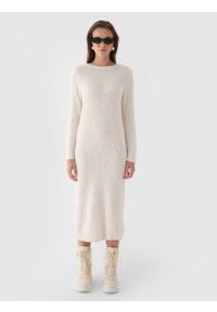 outhorn - Sukienka maxi z długim rękawem - złamana biel. Typ kołnierza: dekolt w łódkę. Kolekcja: plus size. Materiał: materiał, poliester, akryl, dzianina, wełna. Długość rękawa: długi rękaw. Wzór: ze splotem. Długość: maxi #5
