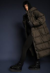 Renee - Zielona Długa Kurtka Pikowana z Kapturem Serea. Okazja: na co dzień. Typ kołnierza: kaptur. Kolor: zielony. Materiał: jeans. Długość: długie. Styl: casual #3
