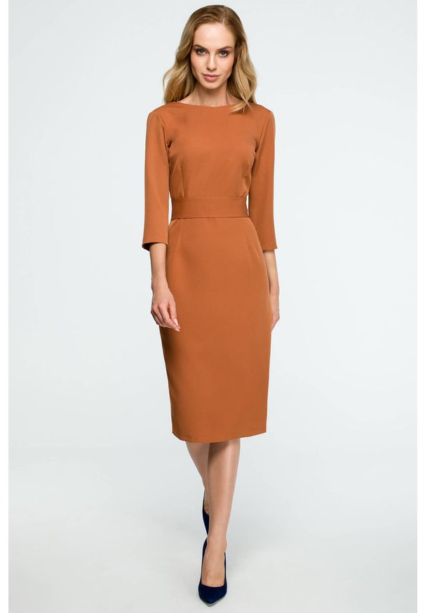 Stylove - Elegancka sukienka ołówkowa z paskiem - ruda. Typ kołnierza: dekolt w łódkę, dekolt w kształcie V. Kolor: brązowy. Materiał: elastan, poliester. Typ sukienki: ołówkowe. Styl: elegancki. Długość: mini