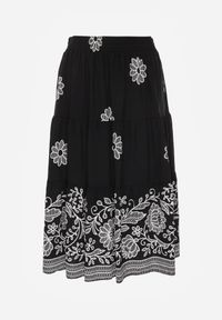 Born2be - Czarna Rozkloszowana Spódnica z Wiskozy w Kwiatowy Wzór Masterore. Okazja: na co dzień, do pracy. Kolor: czarny. Materiał: wiskoza. Wzór: kwiaty. Styl: casual #3