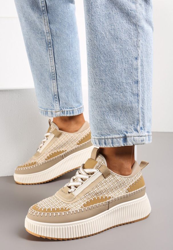 Born2be - Ciemnobeżowe Sneakersy na Platformie z Tweedową Wstawką Nanelwi. Kolor: beżowy. Wzór: aplikacja. Obcas: na platformie