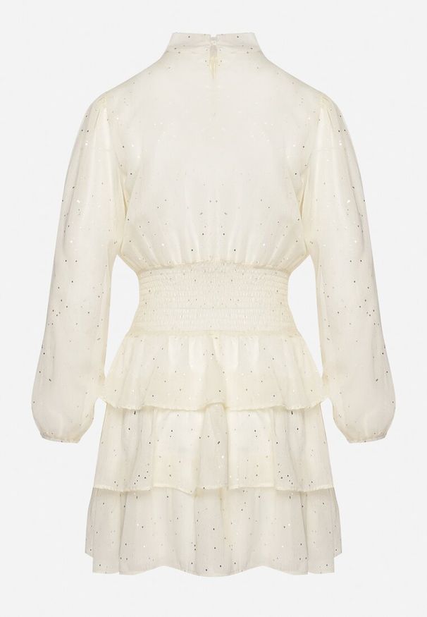 Born2be - Jasnobeżowa Elegancka Sukienka z Błyszczącymi Drobinkami i Falbankami Tinaria. Typ kołnierza: kołnierz z falbankami. Kolor: beżowy. Styl: elegancki