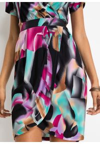 Sukienka z efektem założenia kopertowego bonprix z kolorowym nadrukiem. Kolor: czarny. Wzór: nadruk, kolorowy. Typ sukienki: kopertowe #3