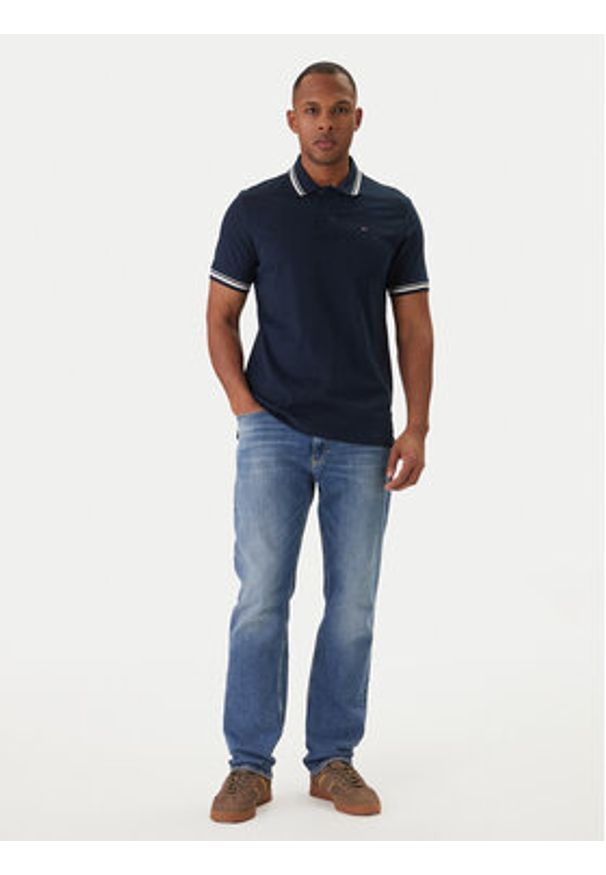 Tommy Jeans Polo DM0DM22700 Granatowy Regular Fit. Typ kołnierza: polo. Kolor: niebieski. Materiał: bawełna