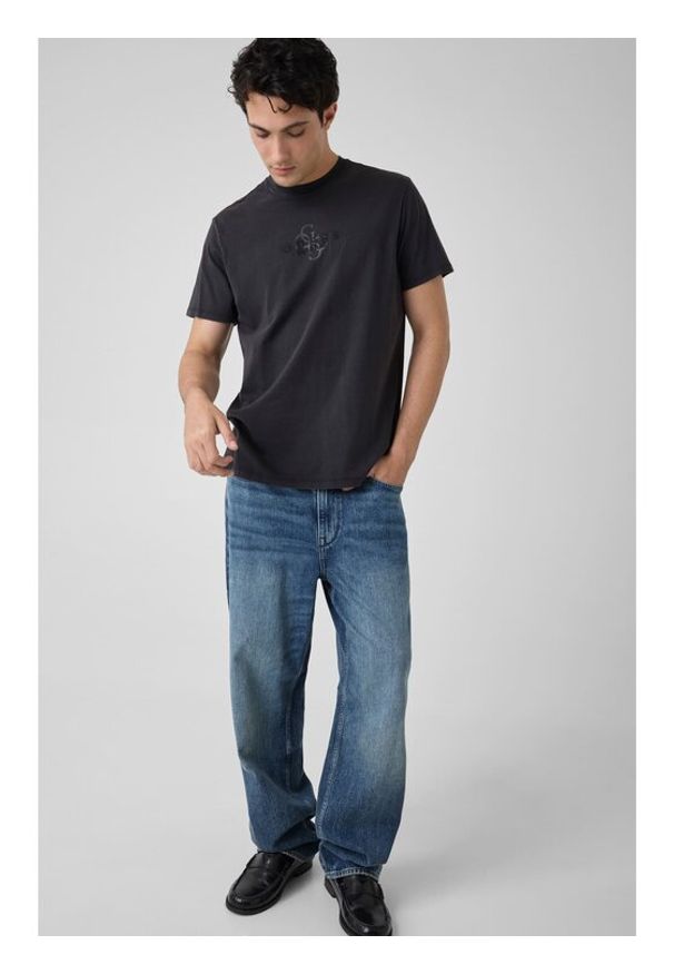Guess T-Shirt 183291 Czarny Classic Fit. Kolor: czarny