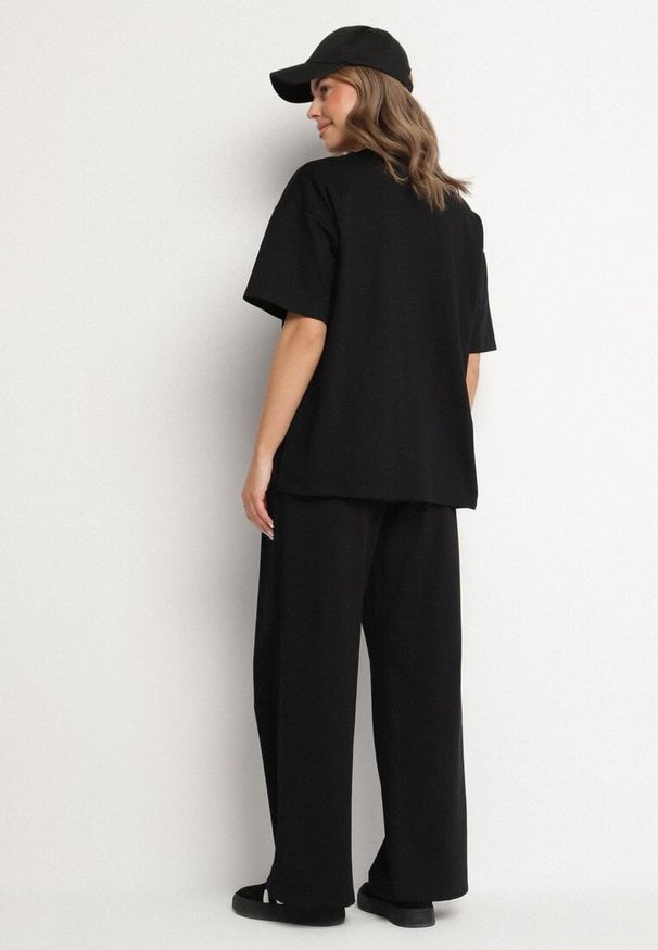 Born2be - Czarny Bawełniany Komplet Szerokie Spodnie i T-shirt z Rozcięciami Norpio. Kolor: czarny. Materiał: bawełna