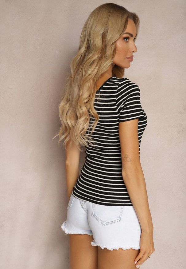 Renee - Czarno-Biały Bawełniany T-shirt Koszulka w Paski z Krótkim Rękawem Fralea. Kolor: czarny. Materiał: bawełna. Długość rękawa: krótki rękaw. Długość: krótkie. Wzór: paski