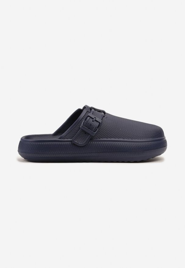 Born2be - Granatowe Klapki Piankowe z Klamerką Gleo. Okazja: na co dzień. Kolor: niebieski. Sezon: lato. Styl: elegancki, casual