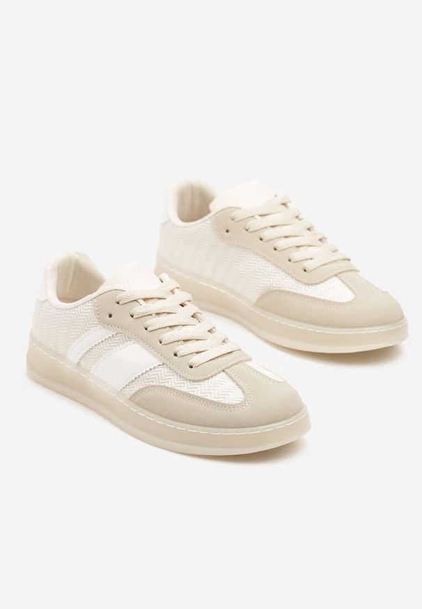 Born2be - Beżowe Sneakersy Typu Tenisówki z Ozdobnymi Paskami Amodelle. Okazja: na co dzień. Zapięcie: pasek. Kolor: beżowy. Materiał: jeans. Wzór: paski. Obcas: na obcasie. Wysokość obcasa: niski