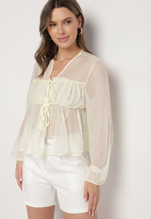 Born2be - Żółta Transparentna Bluzka z Wiskozą i Wiązaniem Zarestra. Okazja: na co dzień. Kolor: żółty. Materiał: wiskoza. Styl: casual