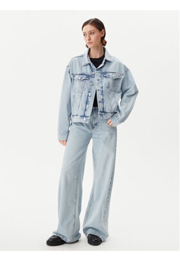 Calvin Klein Jeans Kurtka jeansowa J20J225186 Niebieski Boxy Fit. Kolor: niebieski. Materiał: bawełna