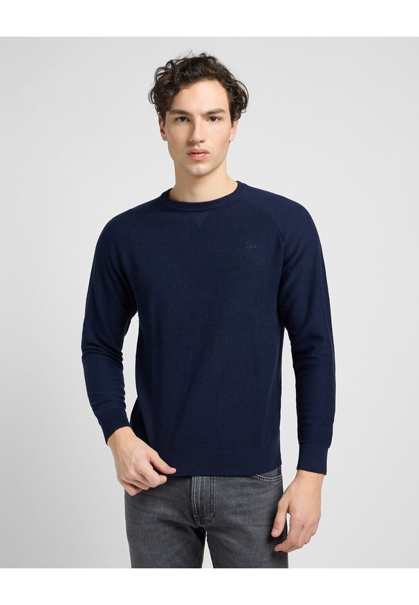 Lee - LEE RAGLAN CREW KNIT MĘSKI SWETER SKY BLUE L83PKHHY 112321587. Długość rękawa: raglanowy rękaw