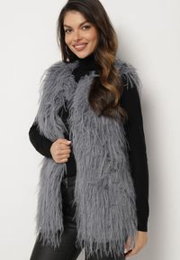 Born2be - Ciemnoszara Kamizelka Futrzana ze Wsuwanymi Kieszeniami Venzira. Okazja: na co dzień. Kolor: szary. Materiał: futro. Wzór: aplikacja. Styl: casual, elegancki #1