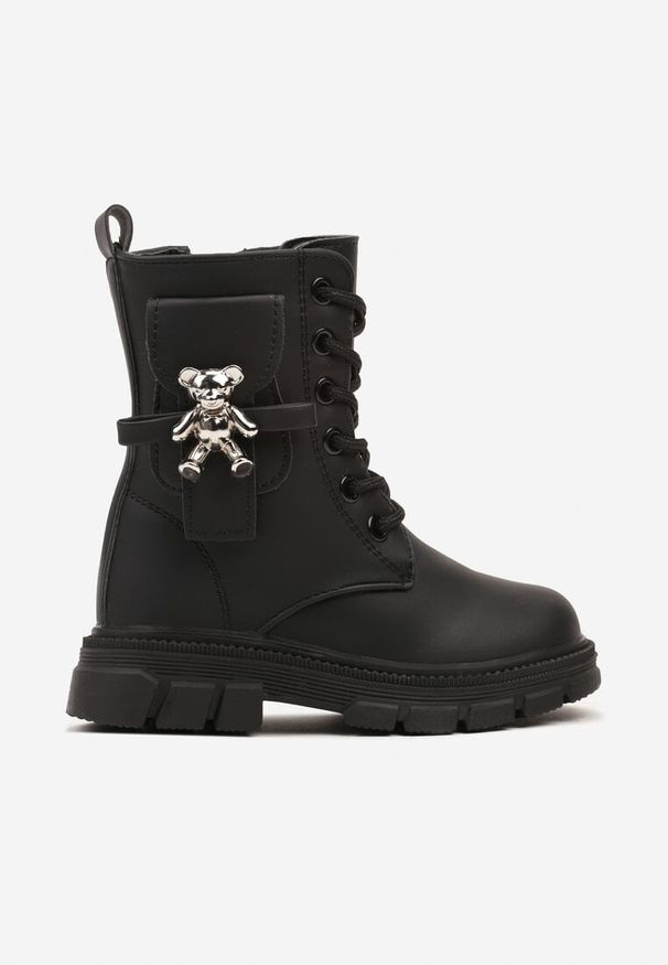 Born2be - Czarne Sznurowane Botki Workery na Płaskiej Podeszwie z Metaliczną Ozdobą Leanirith. Okazja: na imprezę, na uczelnię. Kolor: czarny. Materiał: jeans. Wzór: aplikacja. Styl: młodzieżowy, elegancki