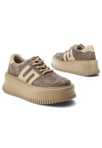 Sneakersy damskie Filippo, cholewka z naturalnej skóry zamszowej z naszywanymi panelami i klasycznym sznurowaniem z wyraźnymi przeszyciami, masywna p. Okazja: na co dzień. Zapięcie: sznurówki. Kolor: brązowy. Materiał: zamsz, skóra. Szerokość cholewki: normalna. Obcas: na platformie #9