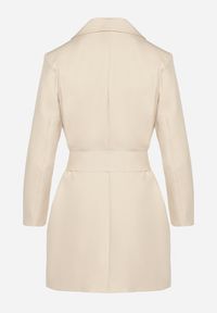 Born2be - Beżowa Sukienka w Stylu Marynarki z Paskiem i Usztywnionymi Ramionami Etinella. Okazja: na co dzień. Kolor: beżowy. Materiał: jeans. Styl: casual, klasyczny #5