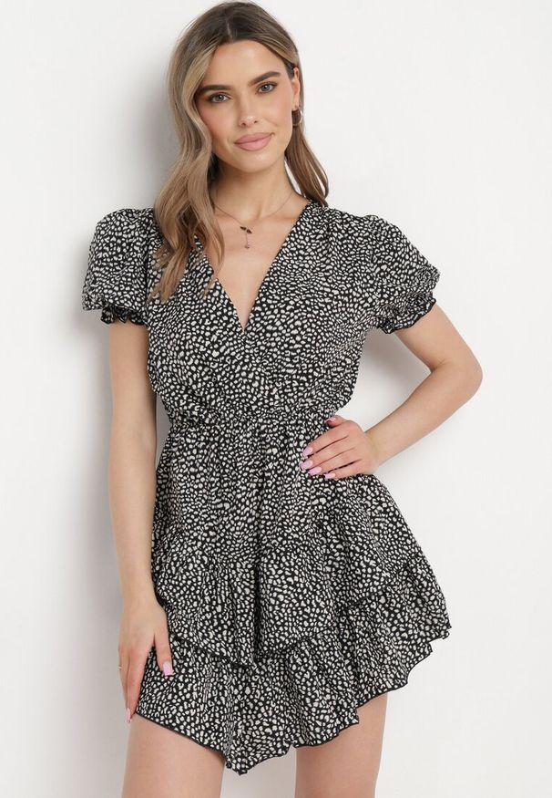 Born2be - Czarna Sukienka z Gumką w Talii z Kopertowym Dekoltem Ianveia. Kolor: czarny. Typ sukienki: kopertowe