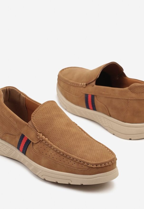 Born2be - Brązowe Półbuty Mokasyny w Casualowym Stylu z Przeszyciami Finvia. Okazja: na co dzień. Zapięcie: bez zapięcia. Kolor: brązowy. Materiał: jeans. Obcas: na obcasie. Styl: elegancki, casual. Wysokość obcasa: niski