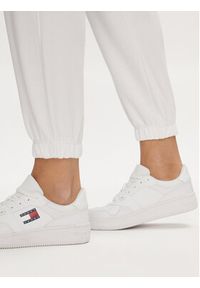 Tommy Jeans Spodnie dresowe Script DW0DW17771 Biały Relaxed Fit. Kolor: biały. Materiał: bawełna, syntetyk #5