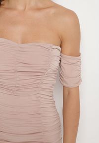 Born2be - Beżowa Marszczona Sukienka Hiszpanka o Dopasowanym Kroju Haletea. Typ kołnierza: dekolt hiszpanka. Kolor: beżowy. Typ sukienki: dopasowane #2