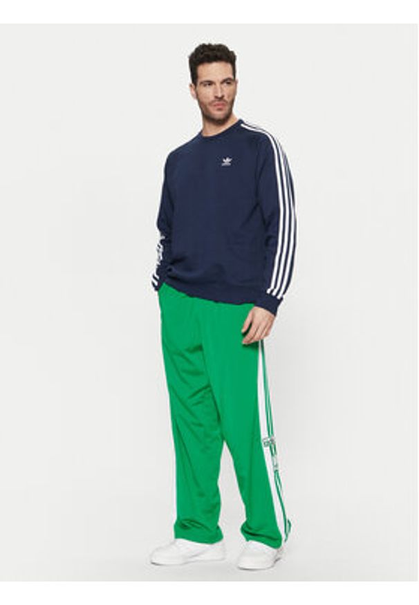 Adidas - adidas Spodnie dresowe Adibreak JP3762 Zielony Regular Fit. Kolor: zielony. Materiał: syntetyk