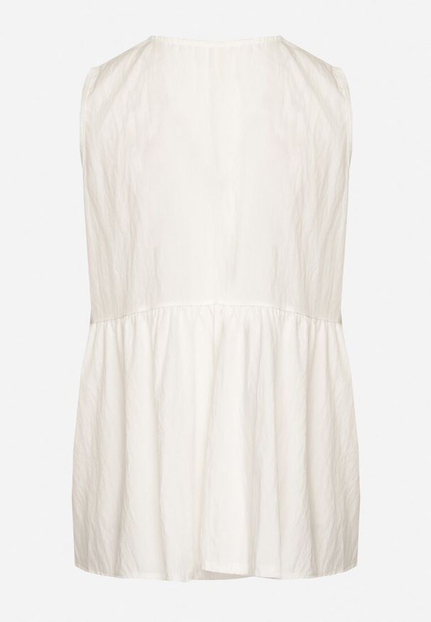 Born2be - Biała Bluzka z Wiskozą z Baskinką Wiązaniem i Kołnierzykiem Davissen. Kolor: biały. Materiał: wiskoza. Styl: elegancki