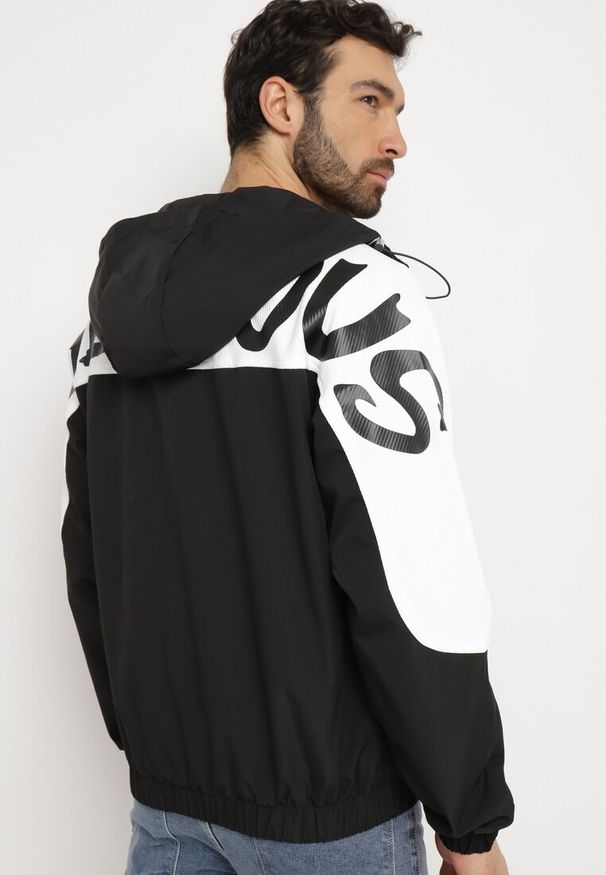 Born2be - Biało-Czarna Kurtka z Kapturem i Suwakiem oraz Ozdobnym Nadrukiem Valanthei. Typ kołnierza: kaptur. Kolor: biały. Wzór: nadruk. Styl: elegancki