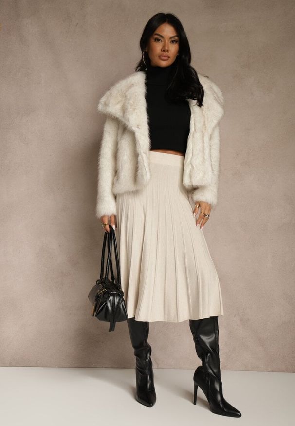 Renee - Beżowa Dzianinowa Spódnica Plisowana o Rozkloszowanym Kroju Tuswia. Okazja: na co dzień. Stan: podwyższony. Kolor: beżowy. Materiał: dzianina. Wzór: aplikacja. Styl: klasyczny, casual